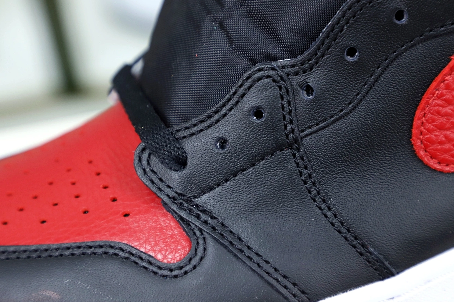JORDAN HIGH RETRO AIR OG 1 'BRED' 1002